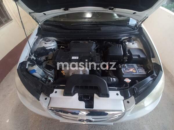 Hyundai Elantra - Image 3