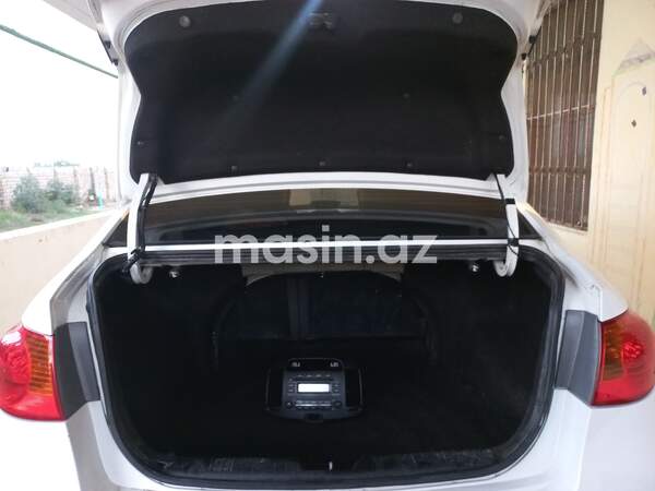 Hyundai Elantra - Image 4