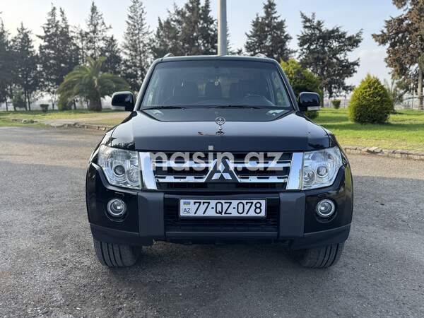 Mitsubishi Pajero background