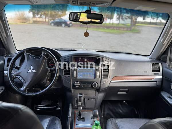 Mitsubishi Pajero - Image 5