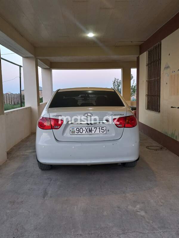 Hyundai Elantra - Image 2