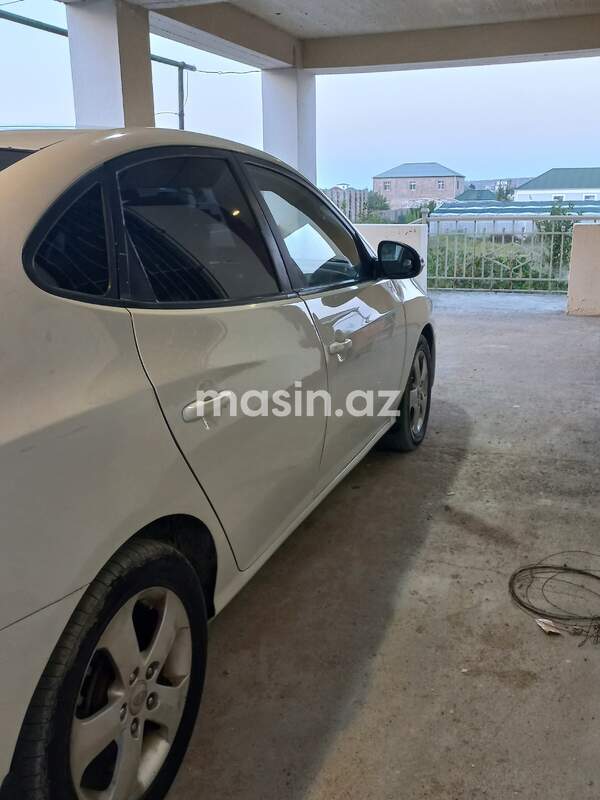 Hyundai Elantra - Image 3