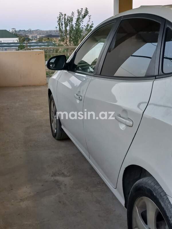 Hyundai Elantra - Image 4