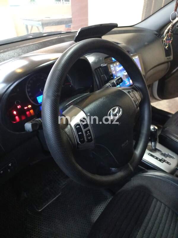 Hyundai Elantra - Image 8