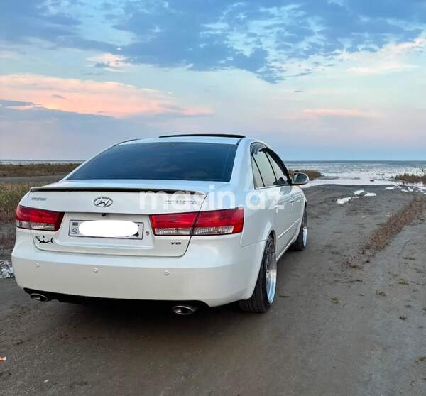 Hyundai Sonata - Image 9