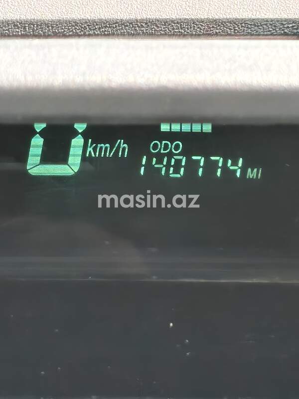 Toyota Prius - Image 10