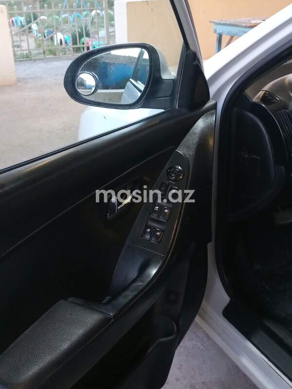 Hyundai Elantra - Image 10