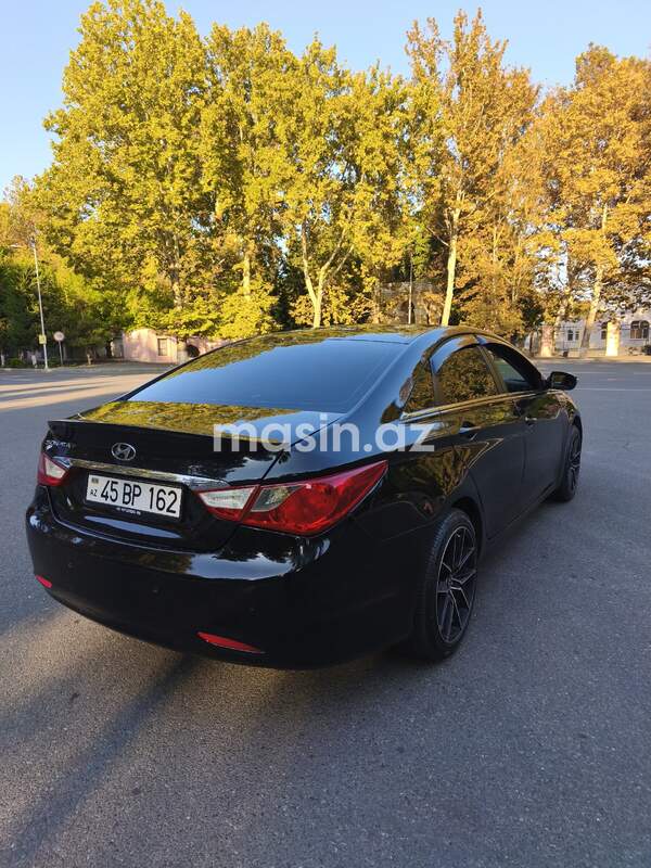 Hyundai Sonata - Image 8