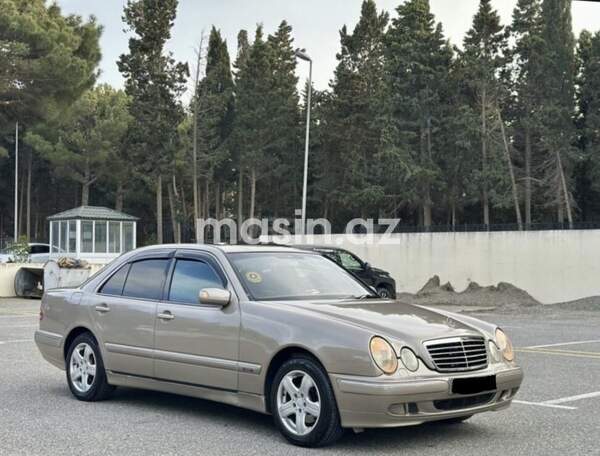 Mercedes E 240 - Image 2