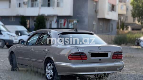 Mercedes E 240 - Image 4