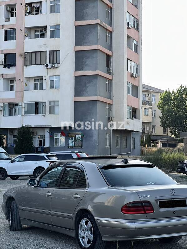 Mercedes E 240 - Image 5