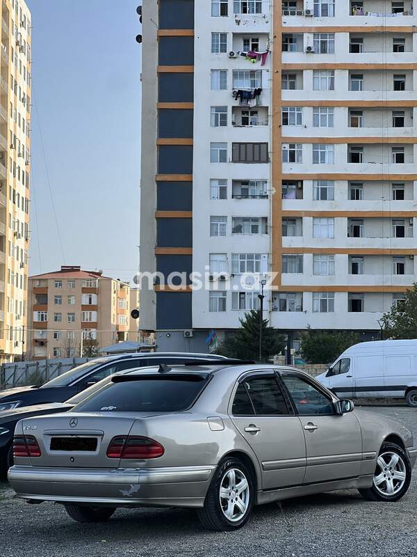 Mercedes E 240 - Image 6