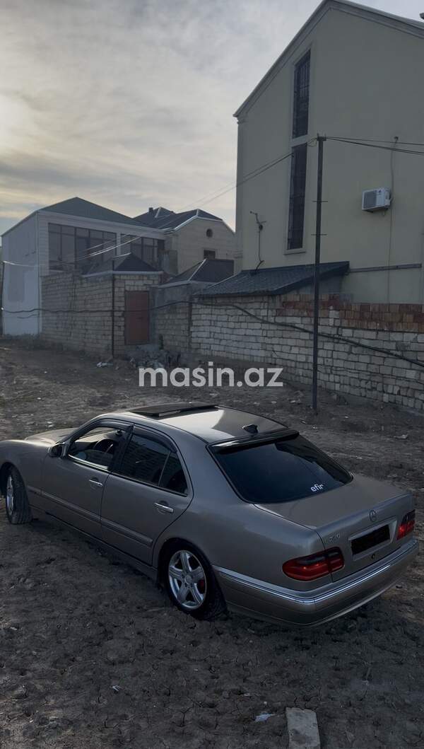 Mercedes E 240 - Image 7