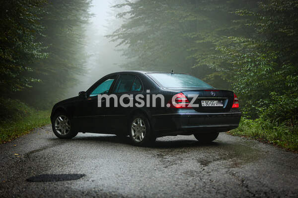 Mercedes E 240