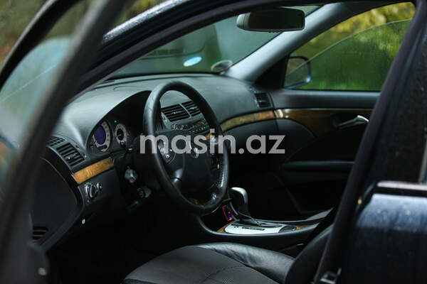 Mercedes E 240 - Image 4