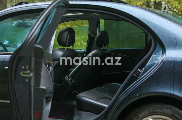 Mercedes E 240 - Image 5