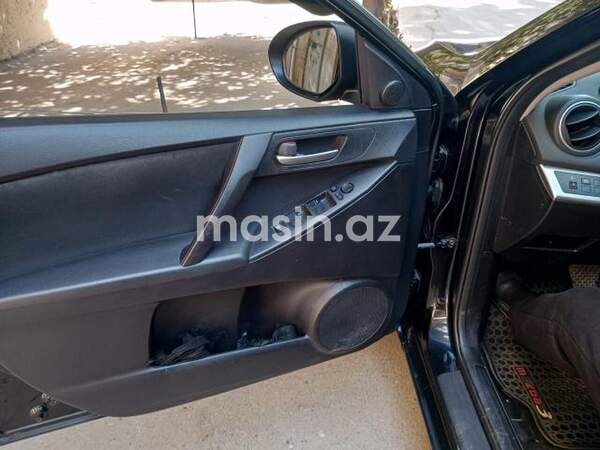 Mazda 3 - Image 4
