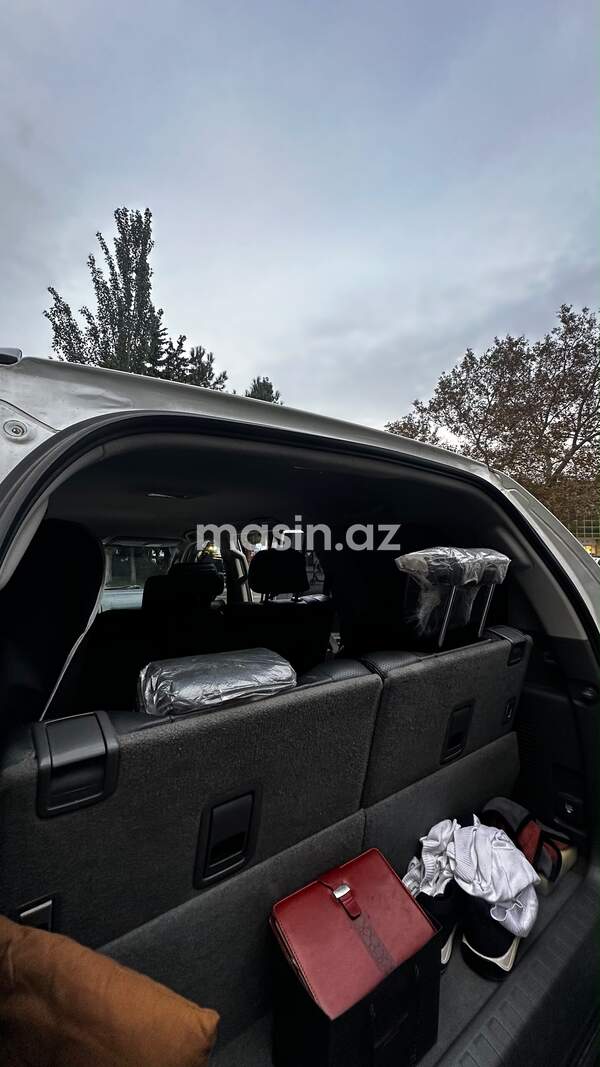 Toyota Land Cruiser Prado - Image 8