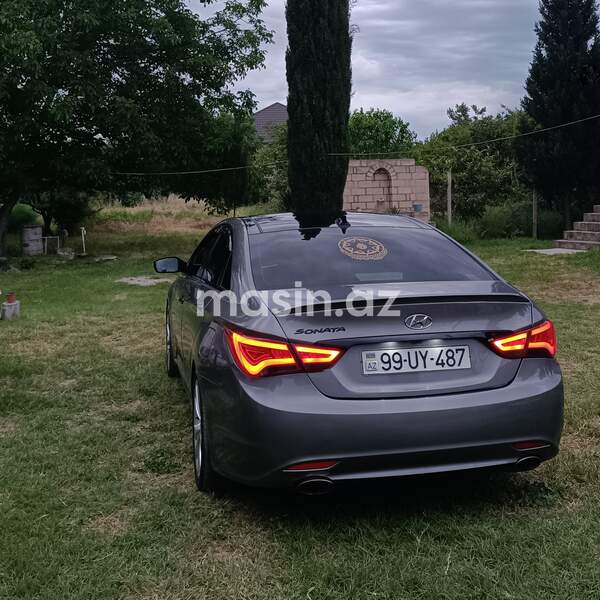 Hyundai Sonata - Image 7