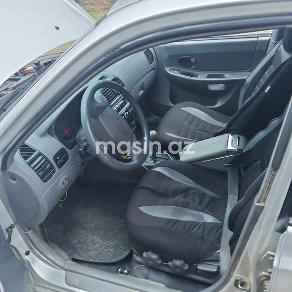 Hyundai Accent - Image 4